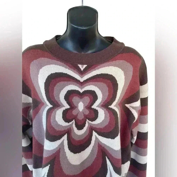 BaeVely women’s Brown Knit Top Long Sleeve Round
Neck Floral sz M used no flaws - Picture 5 of 8